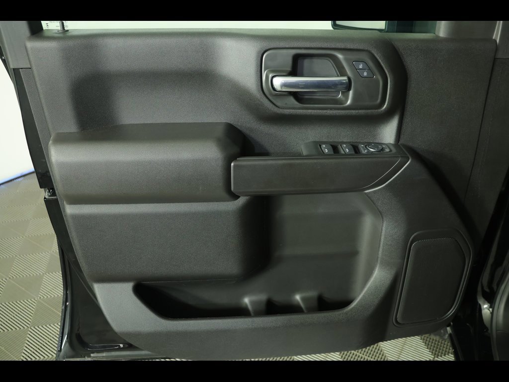 Used 2025 Chevrolet Silverado 2500 Custom w/ Custom Value Package image 21