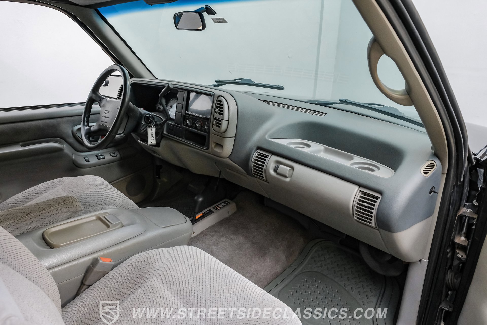 Used 1995 Chevrolet Tahoe 4WD 2-Door image 4