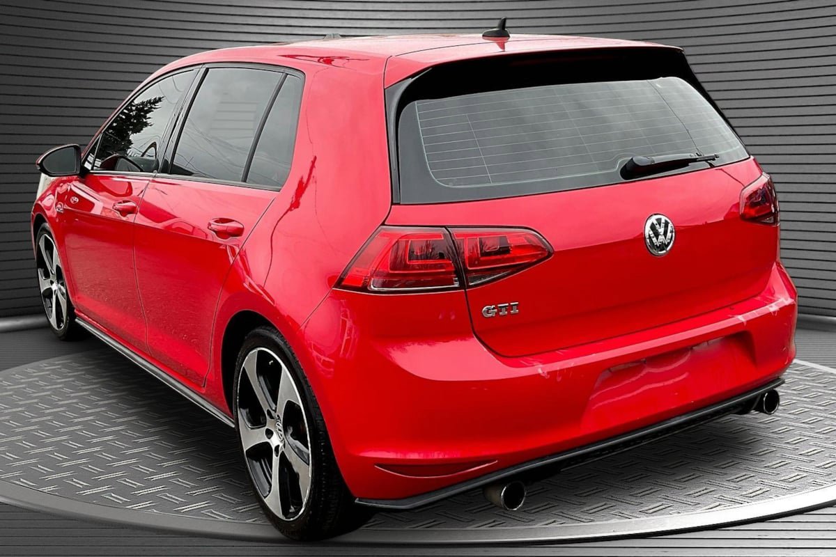 Used 2015 Volkswagen GTI S FWD image 4