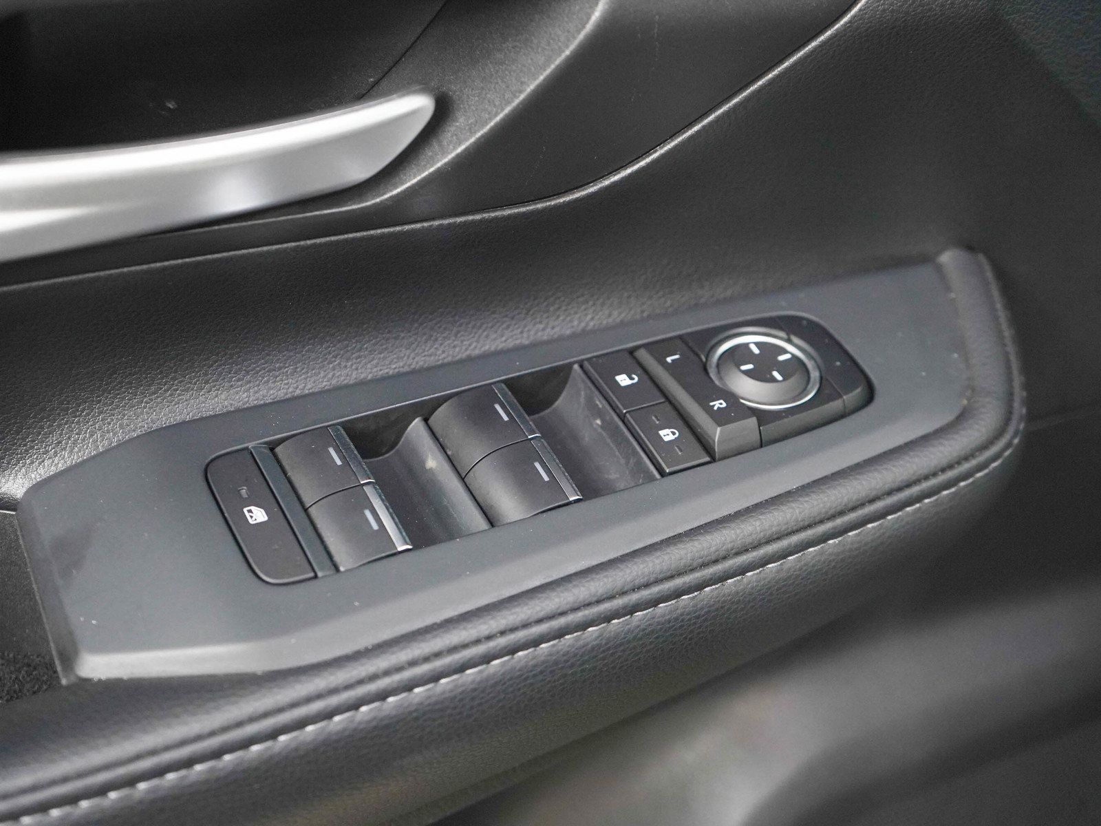 Used 2025 Toyota Grand Highlander AWD image 23