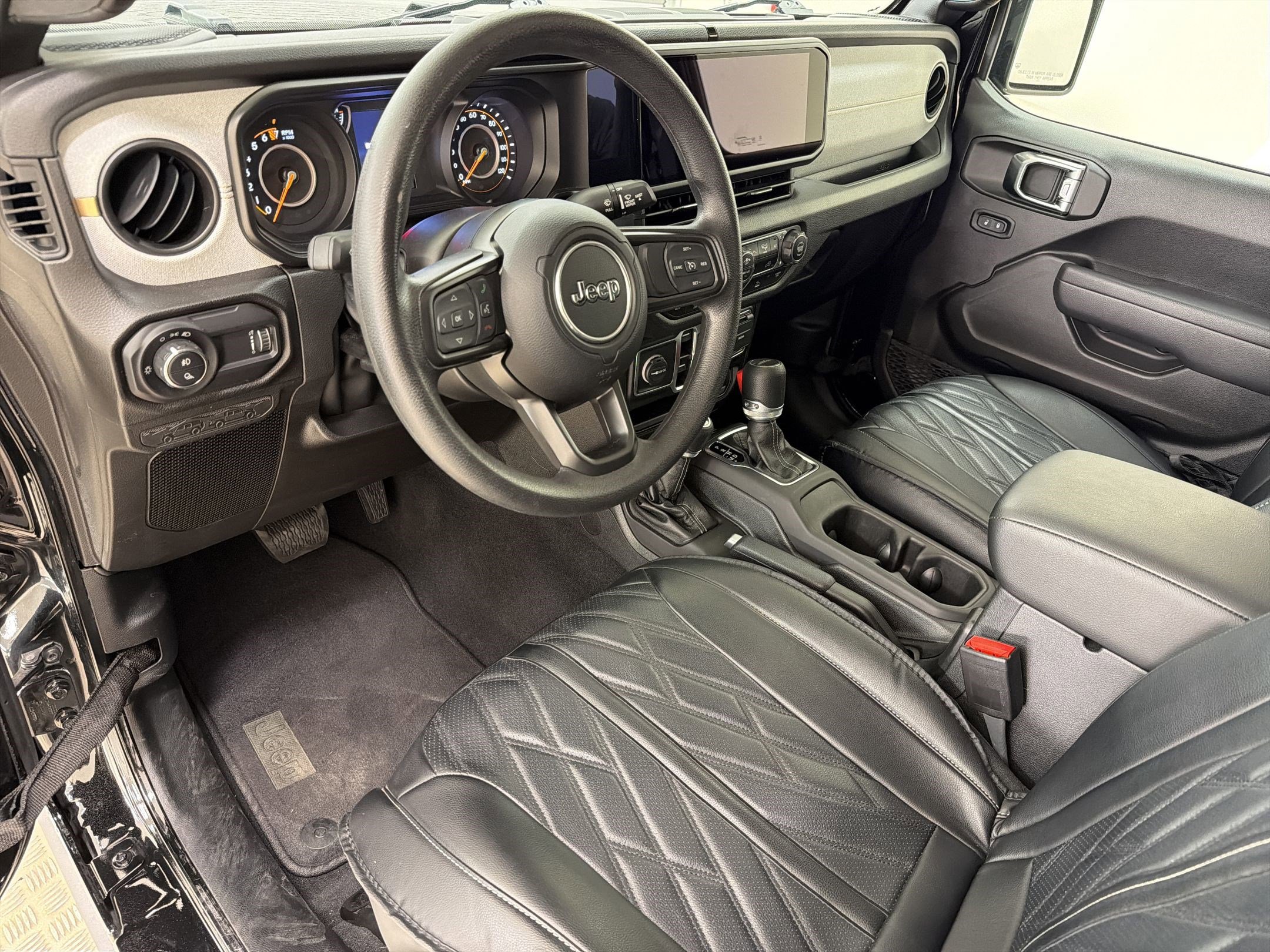 Used 2025 Jeep Gladiator Sport image 4