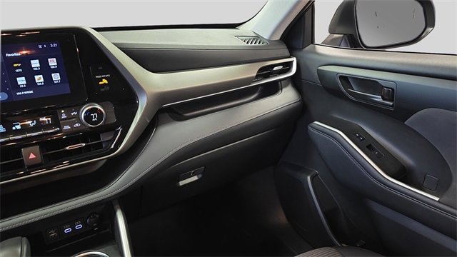 Used 2023 Toyota Highlander L image 21