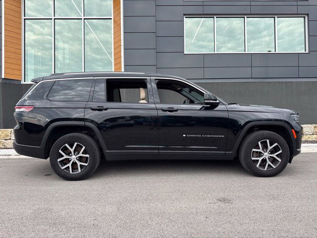 Used 2023 Jeep Grand Cherokee L Limited AWD/4WD image 2
