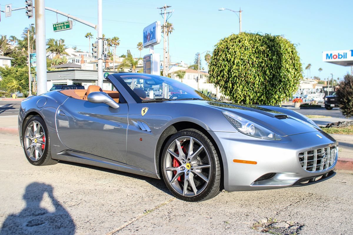 Used 2012 Ferrari California RWD image 9