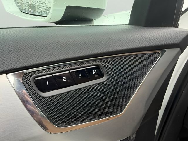 Used 2018 Volvo XC90 T5 Momentum w/ Convenience Package image 16
