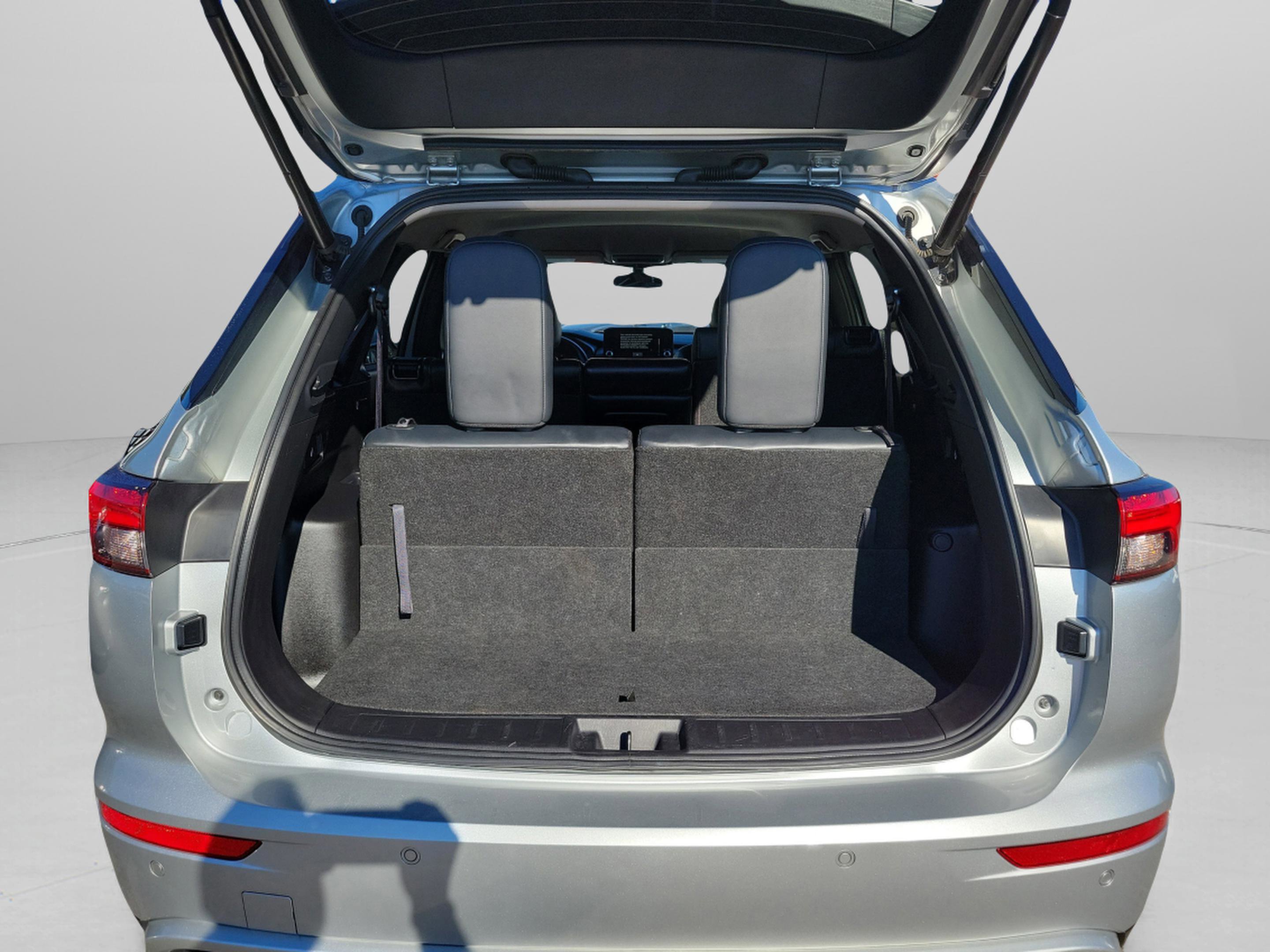 Used 2024 Mitsubishi Outlander SE image 11