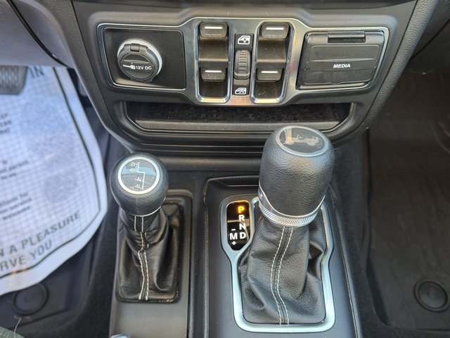 Used 2020 Jeep Wrangler Unlimited Sahara image 20