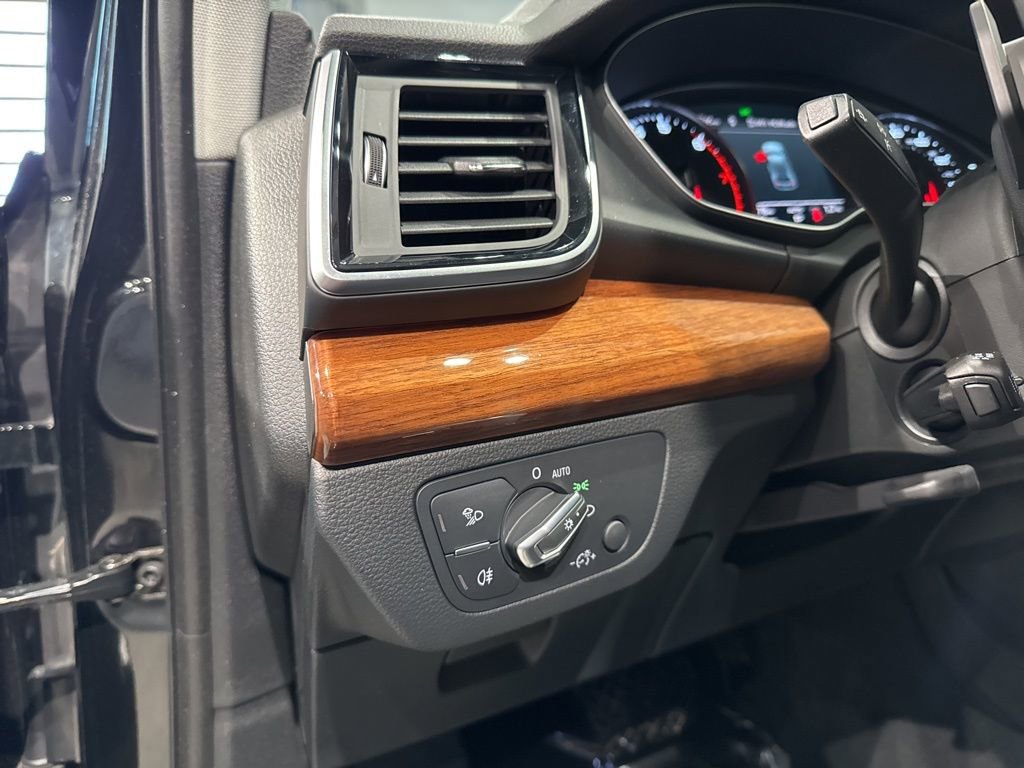 Used 2023 Audi Q5 2.0T Premium w/ Convenience Package image 14