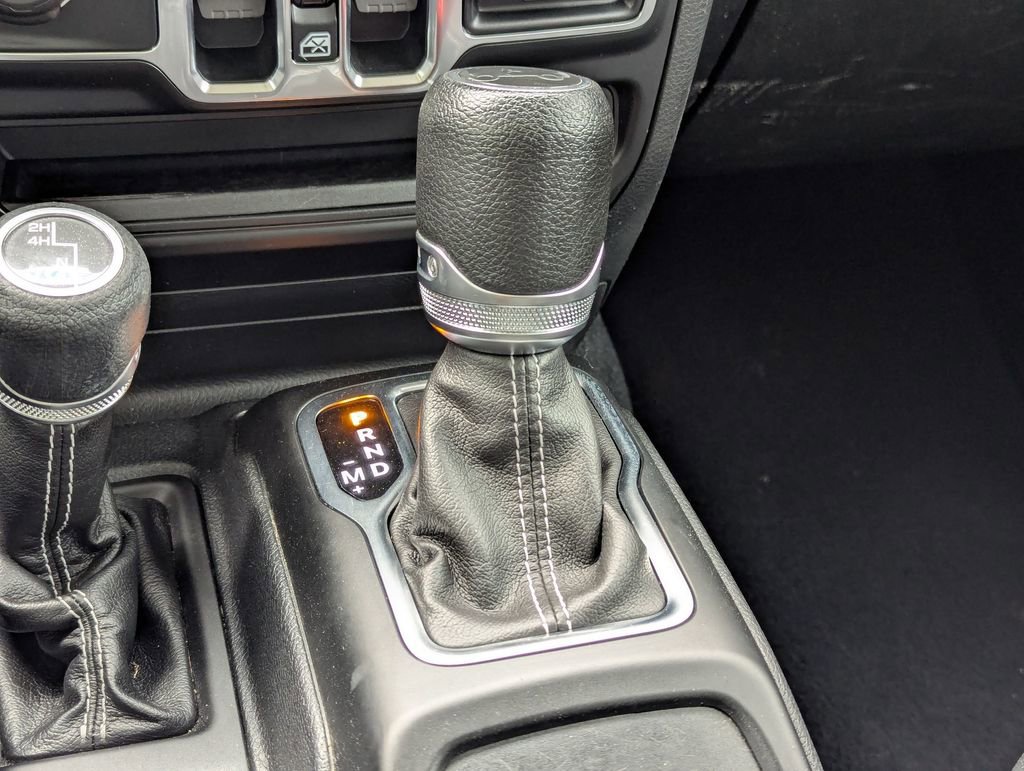 Used 2018 Jeep Wrangler Unlimited Sahara image 20