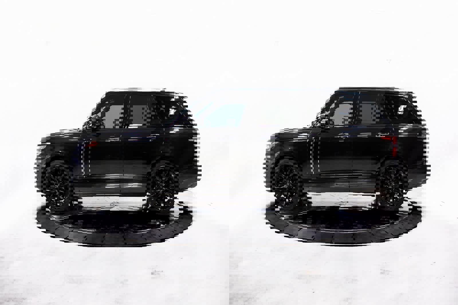 Used 2021 Land Rover Range Rover SV Autobiography Dynamic image 2