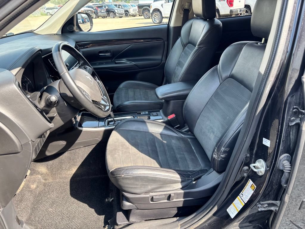 Used 2019 Mitsubishi Outlander FWD image 17
