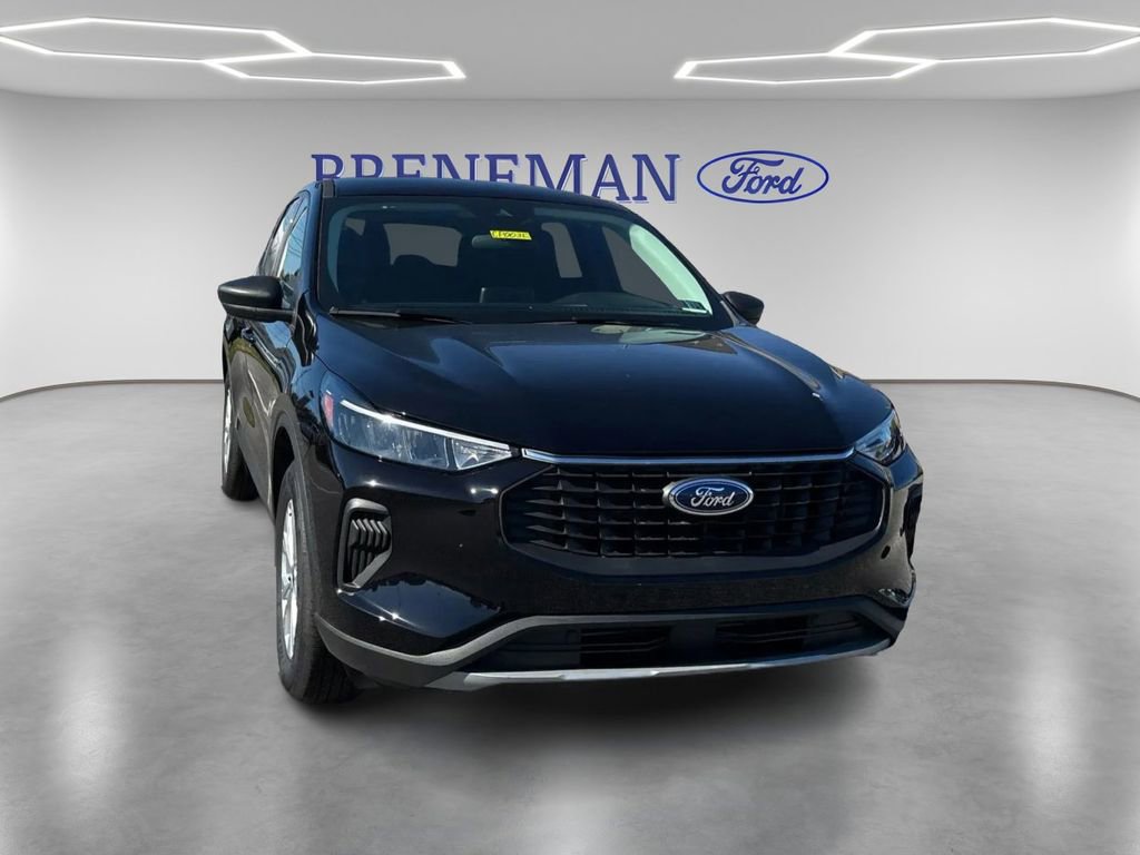 Certified 2025 Ford Escape Active w/ Cold Weather Package image 3