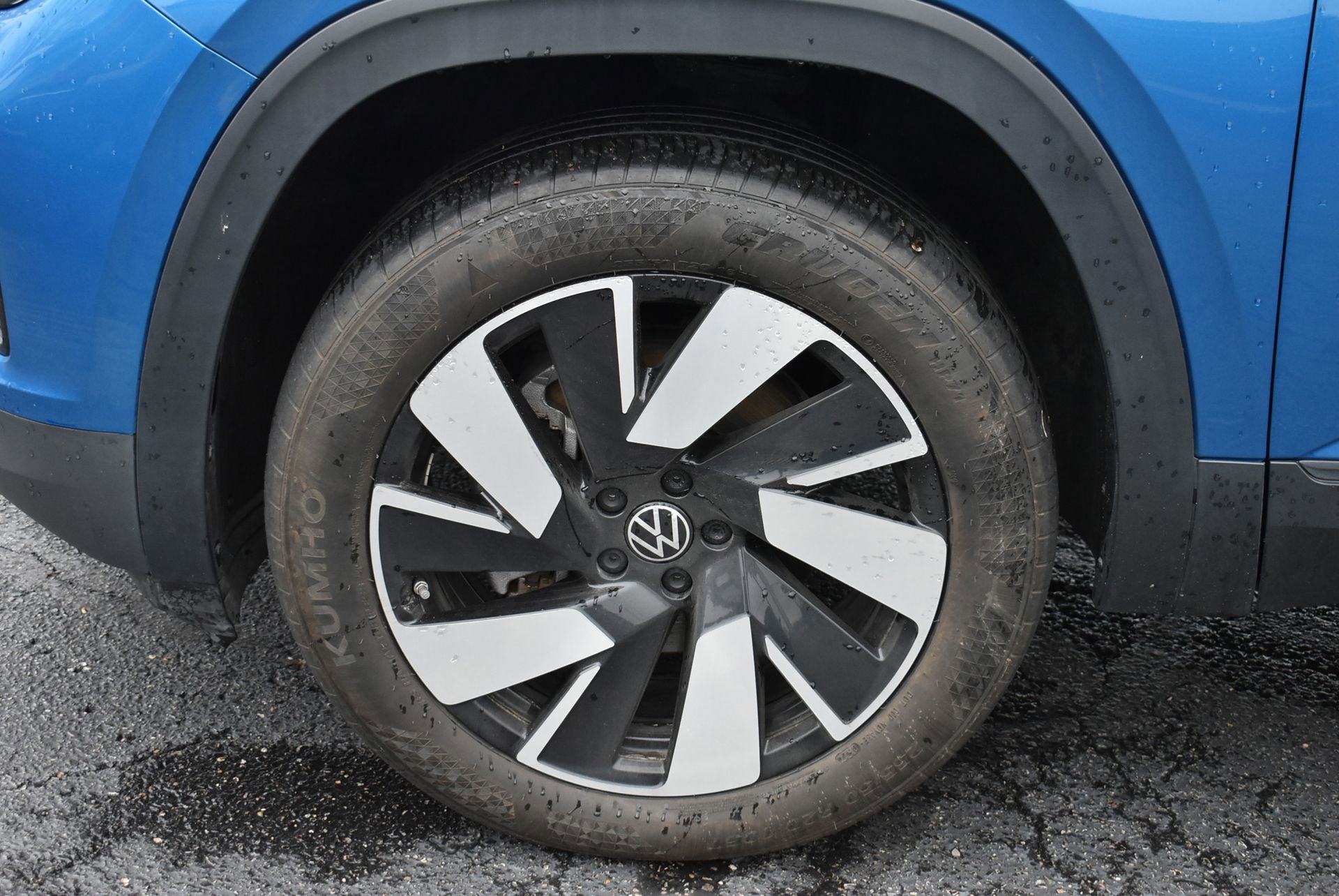 Used 2024 Volkswagen Atlas Cross Sport SE image 11