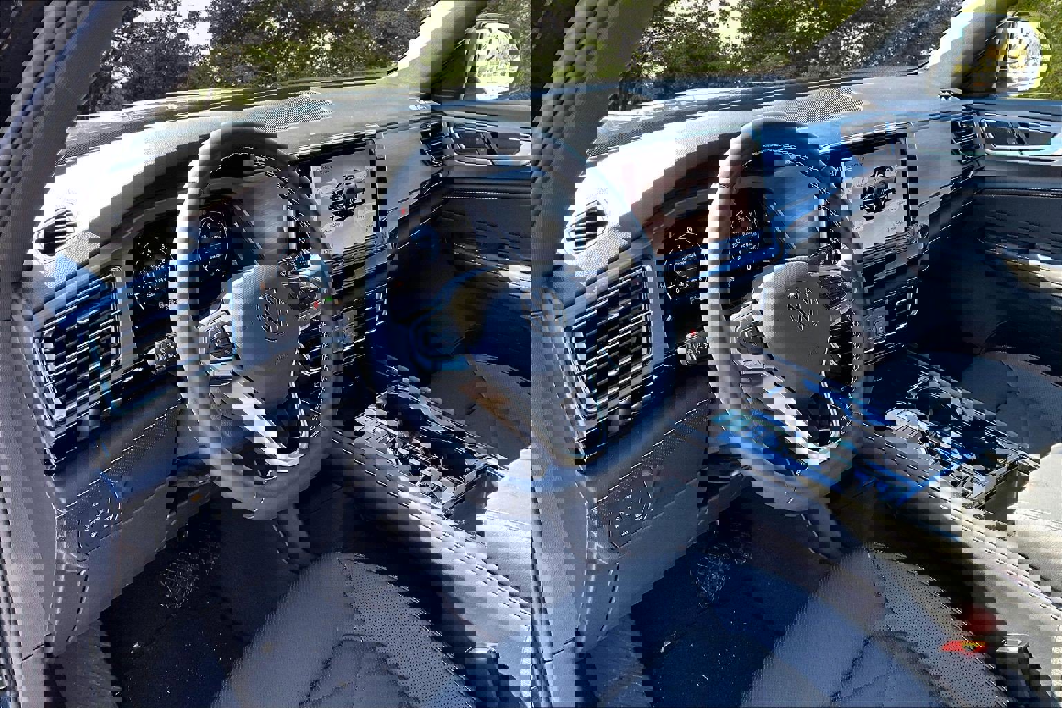 Used 2024 Volkswagen Atlas Cross Sport SE w/ Panoramic Sunroof Package image 17