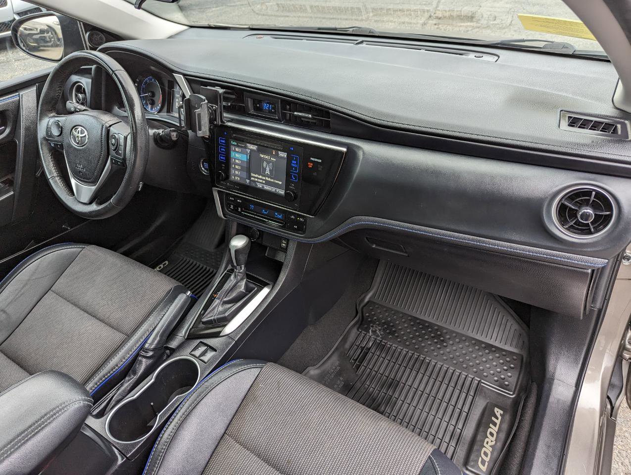 Used 2017 Toyota Corolla SE w/ SE Premium Package FWD image 33