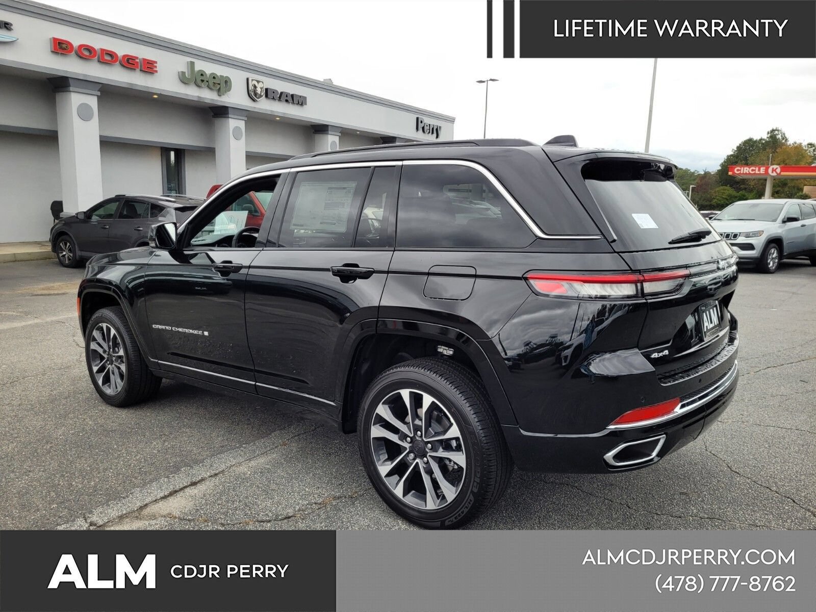 New 2025 Jeep Grand Cherokee Overland w/ Luxury Tech Group IV AWD/4WD image 12