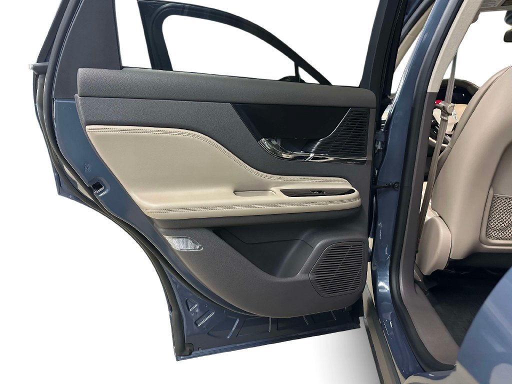Used 2022 Lincoln Corsair AWD w/ Premium Package image 18