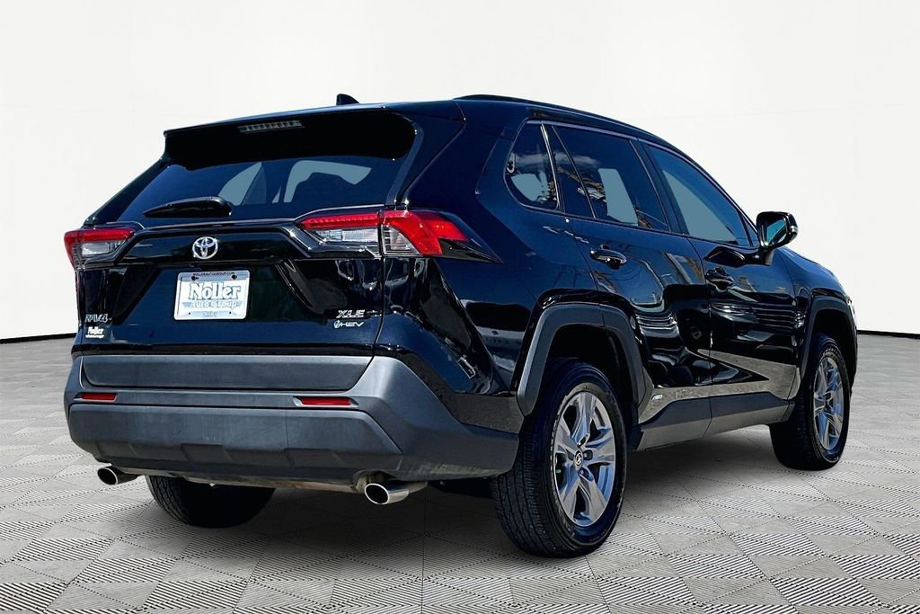 Used 2025 Toyota RAV4 XLE AWD/4WD image 2