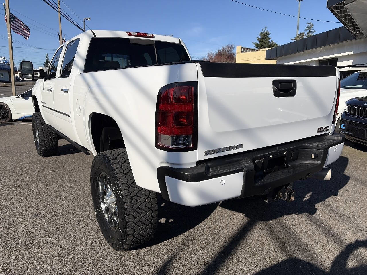 Used 2014 GMC Sierra 2500 Denali w/ Suspension Package, Off-Road image 3