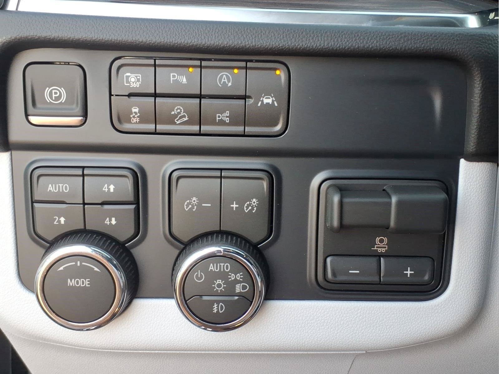 New 2026 Chevrolet Tahoe Premier w/ Sun And Tow Package AWD/4WD image 18