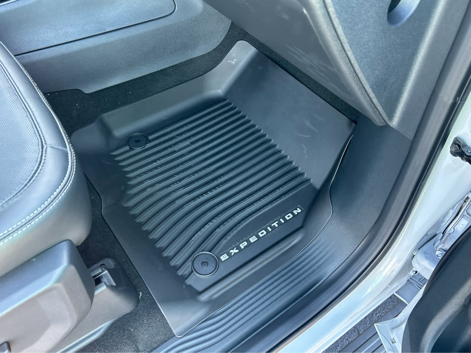 New 2025 Ford Expedition Max Platinum w/ Stealth Performance Package image 26