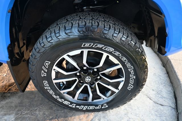 Used 2020 Toyota Tacoma TRD Sport w/ TRD Premium Sport Package image 11