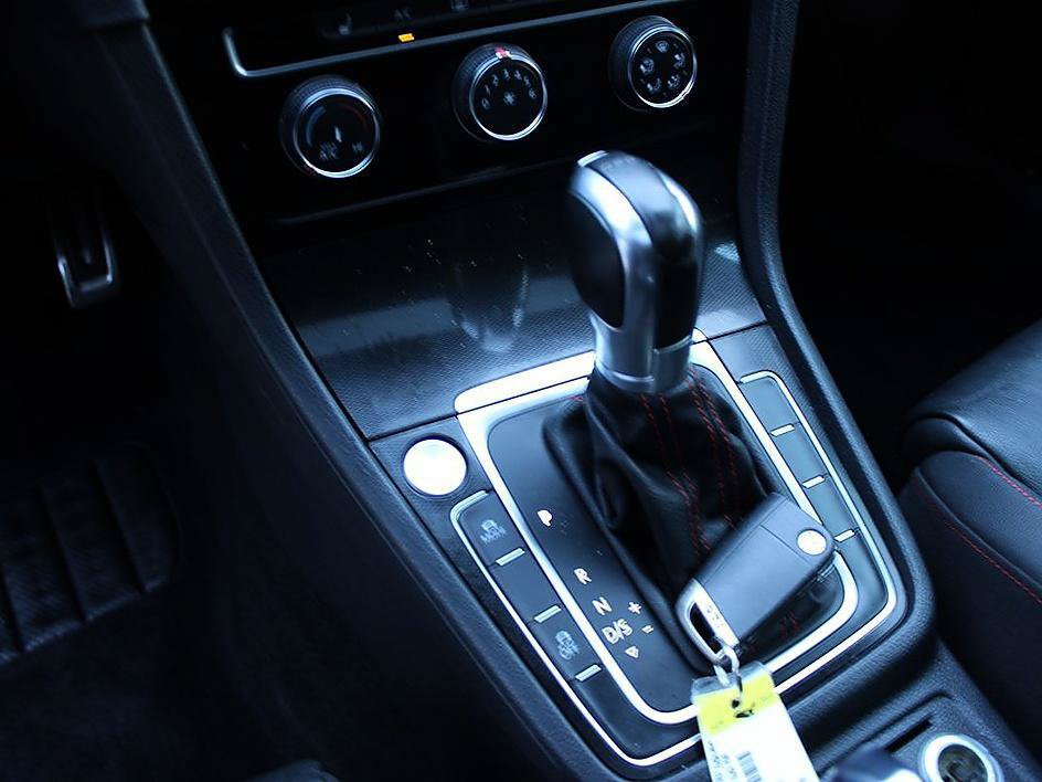Used 2015 Volkswagen GTI SE w/ Lighting Package (SEL) FWD image 10