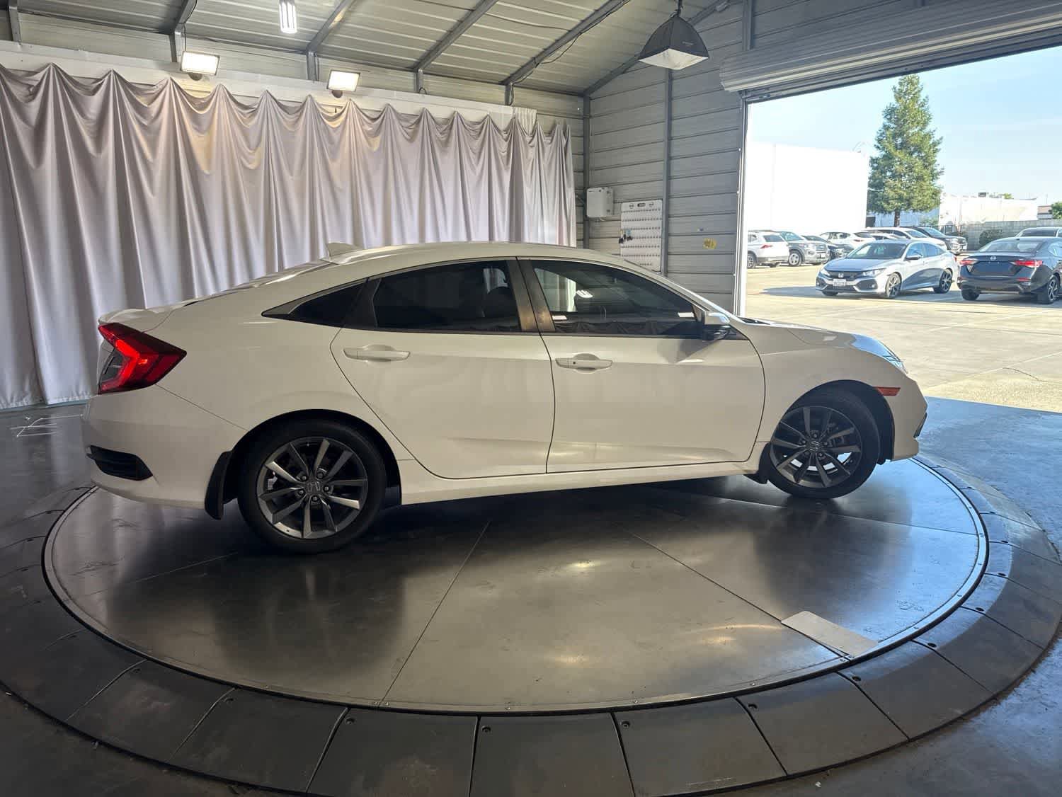 Used 2019 Honda Civic EX-L image 4