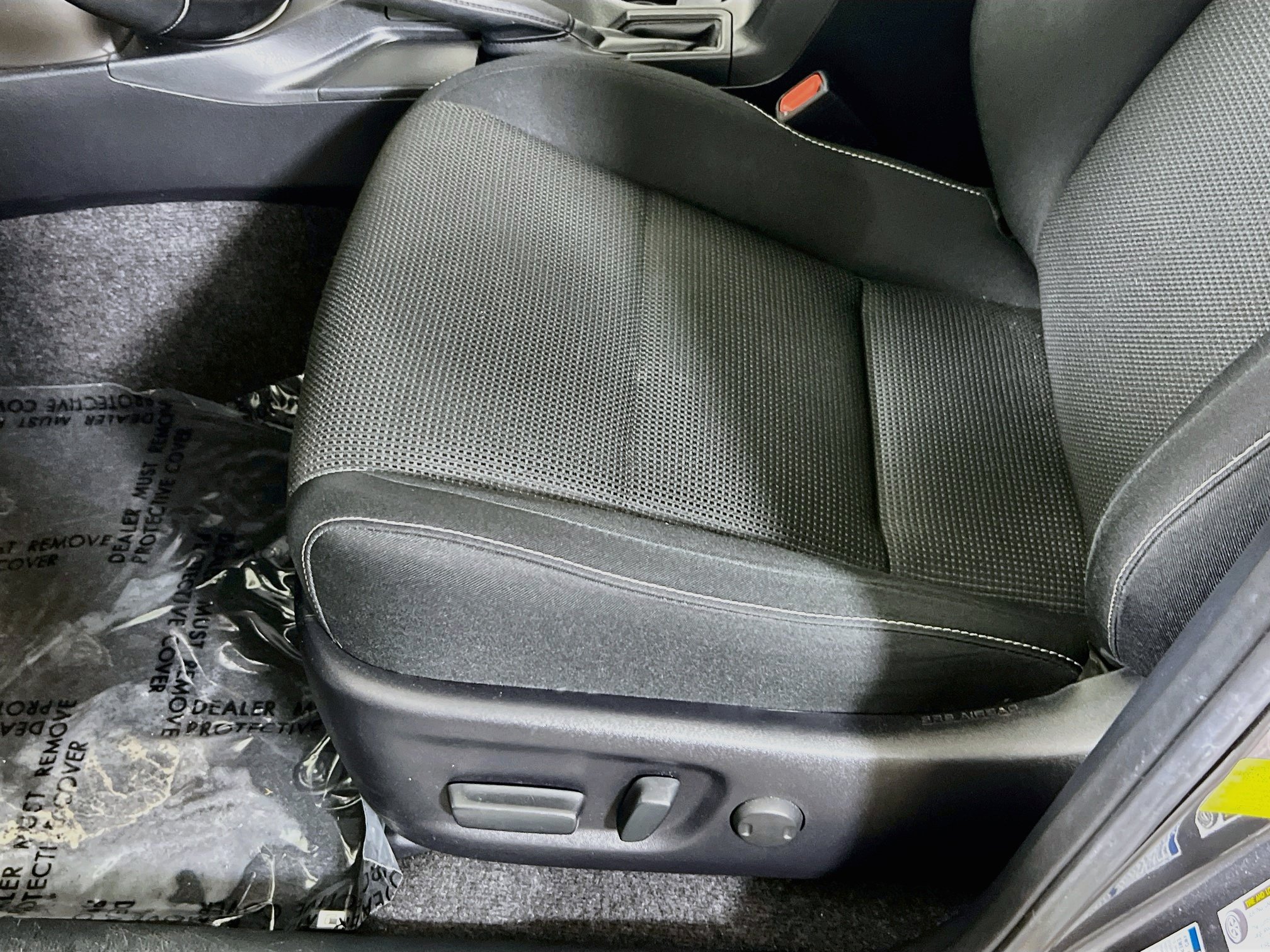 Used 2018 Toyota RAV4 XLE AWD/4WD image 18