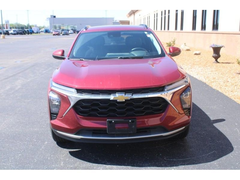 Used 2024 Chevrolet Trax LT w/ Driver Confidence Package FWD image 9