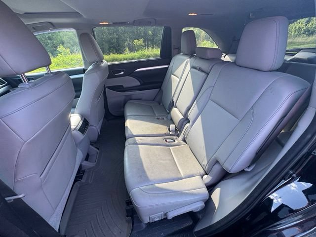 Used 2015 Toyota Highlander XLE AWD/4WD image 17