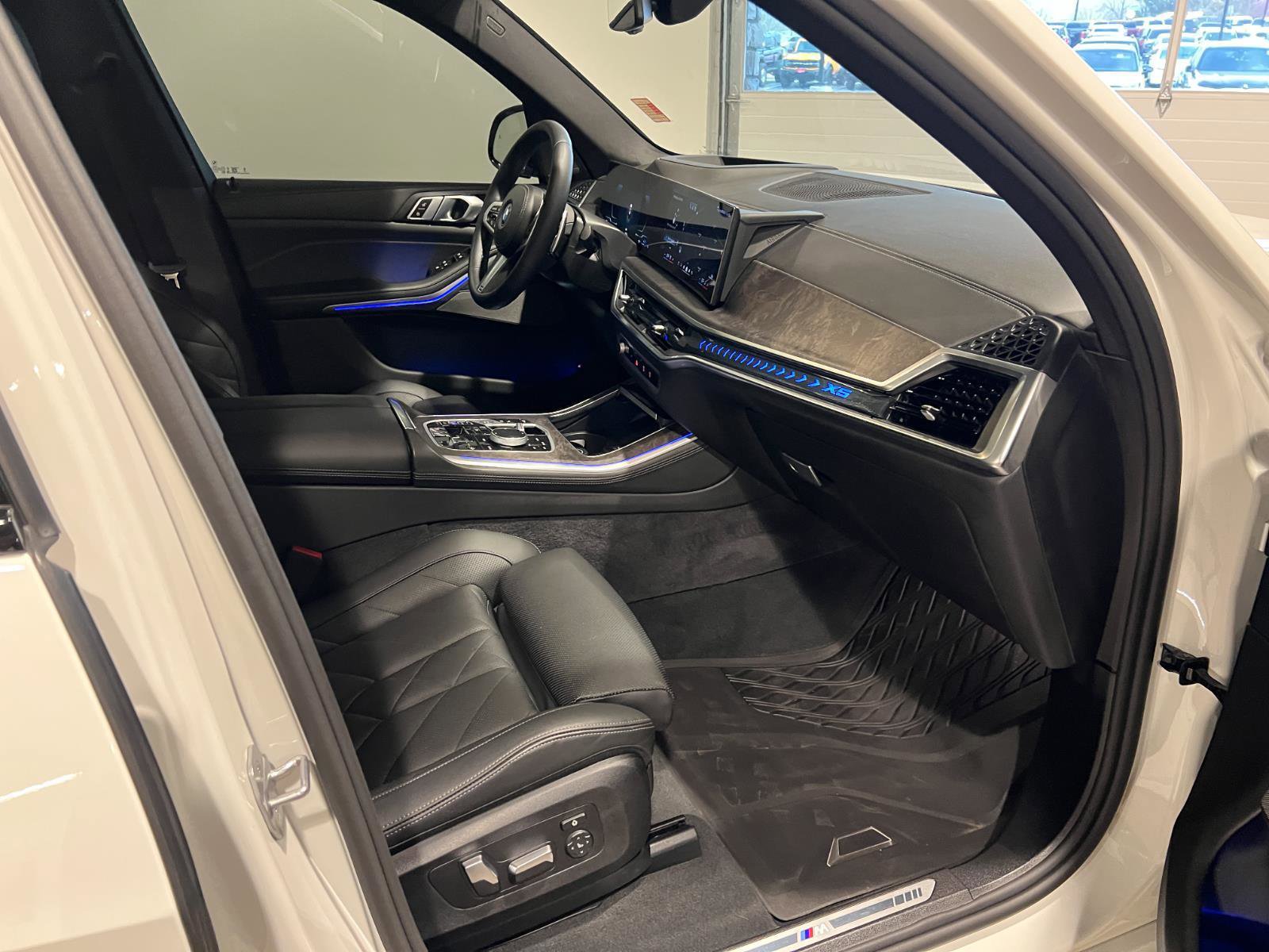 Used 2025 BMW X5 xDrive50e w/ M Sport Package image 41