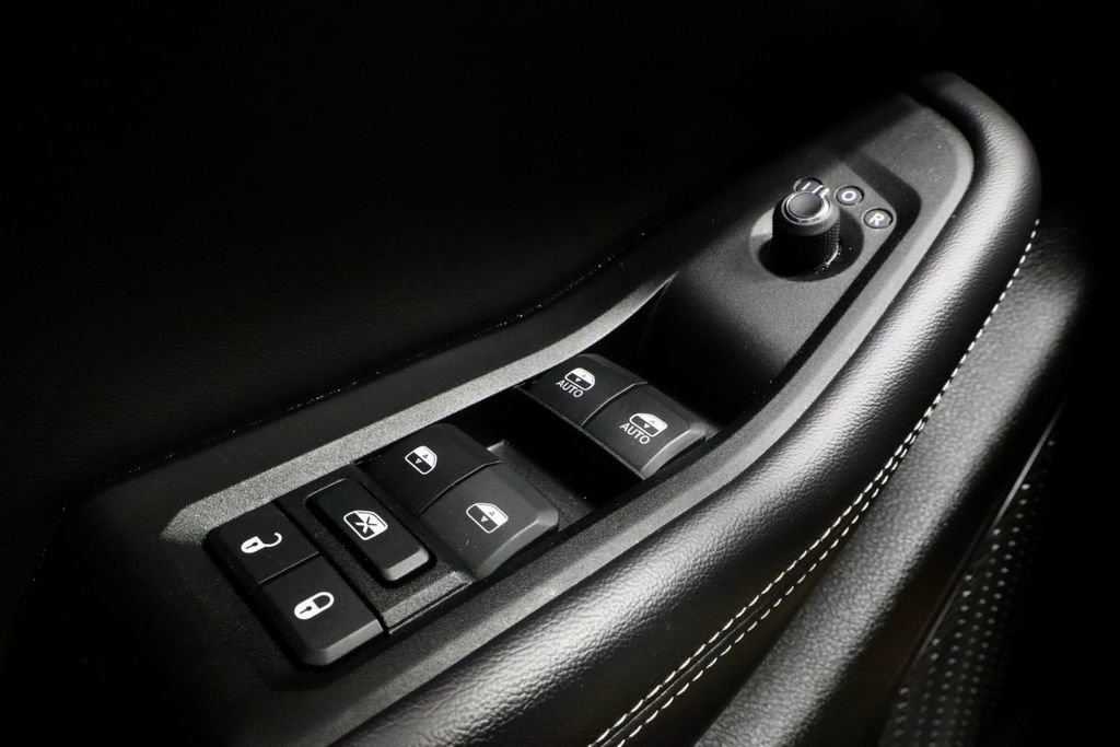 Used 2024 Jeep Grand Cherokee Altitude image 24