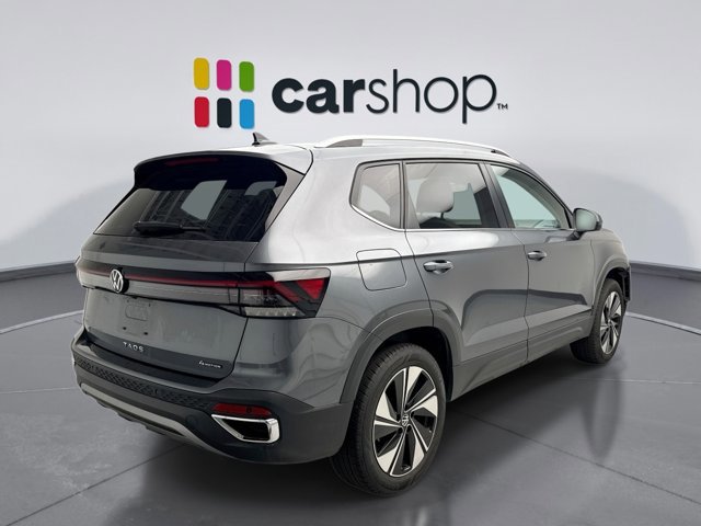 Used 2025 Volkswagen Taos SE AWD/4WD image 3