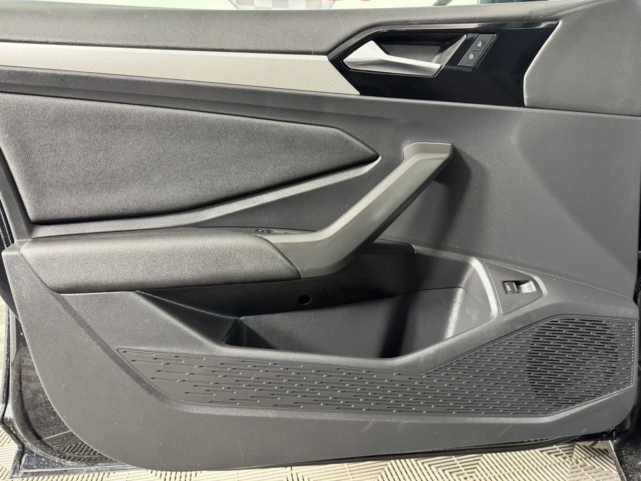 Used 2020 Volkswagen Jetta R-Line FWD image 37
