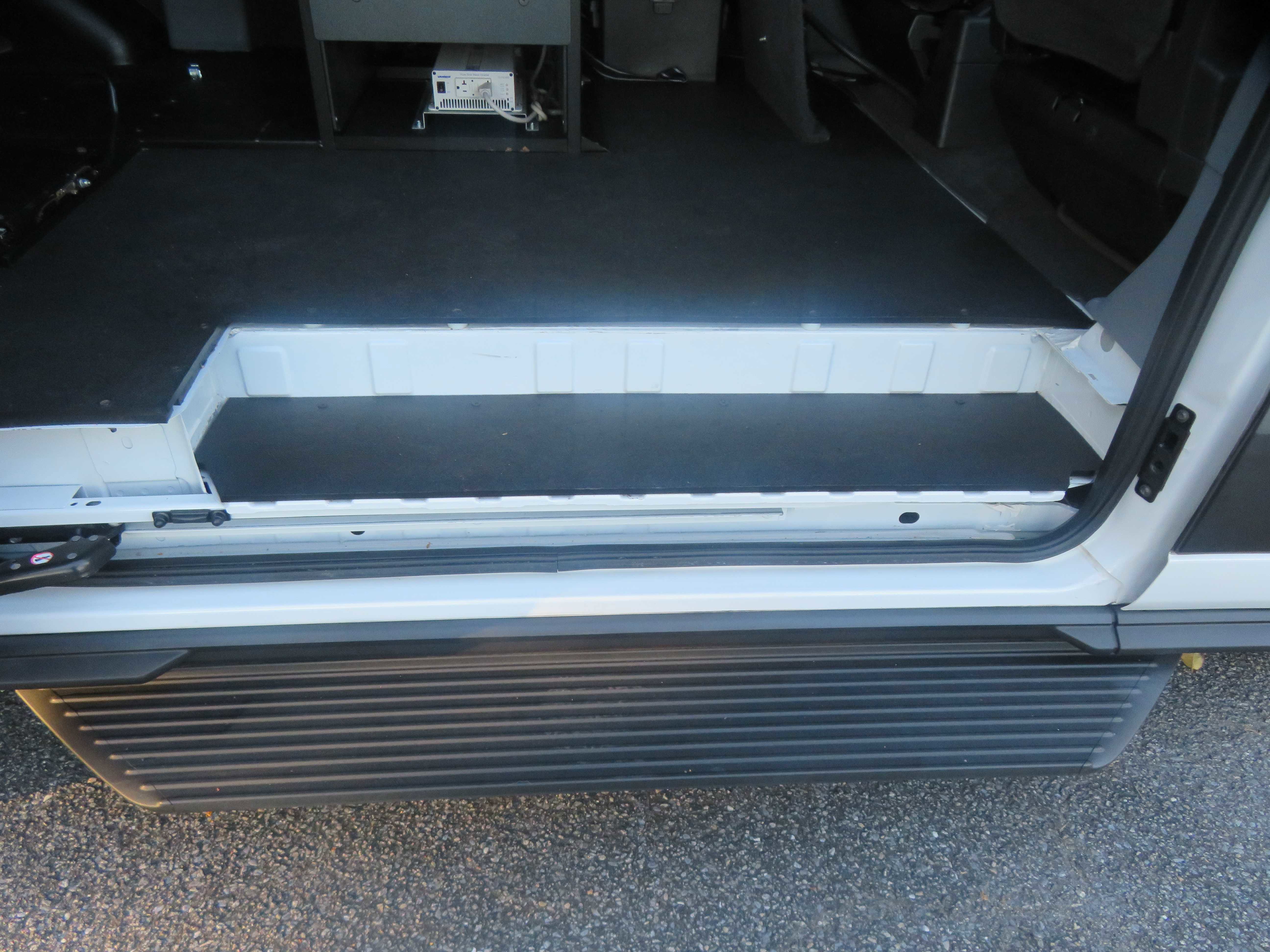 Used 2018 Ford Transit 150 XLT image 30