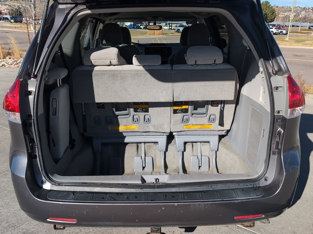 Used 2014 Toyota Sienna LE image 27