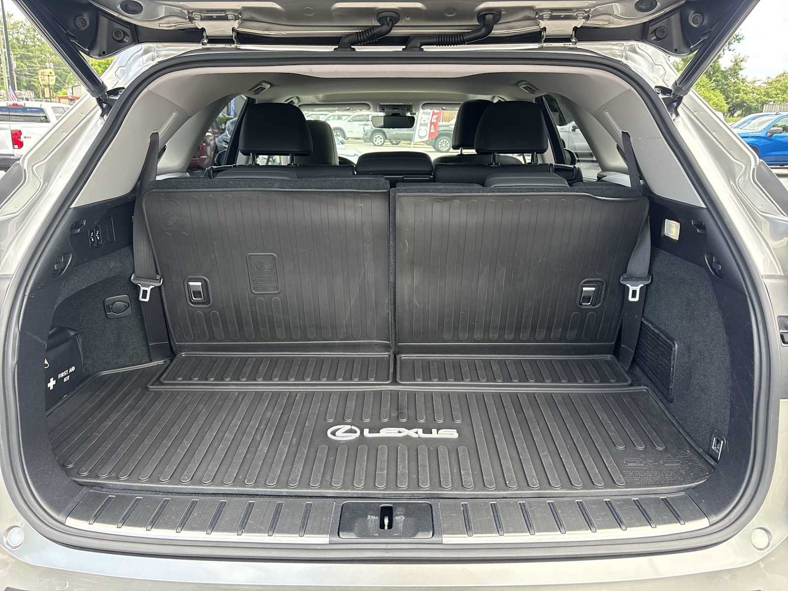 Used 2020 Lexus RX 350L Luxury w/ Cold Weather Package (CT) FWD image 26