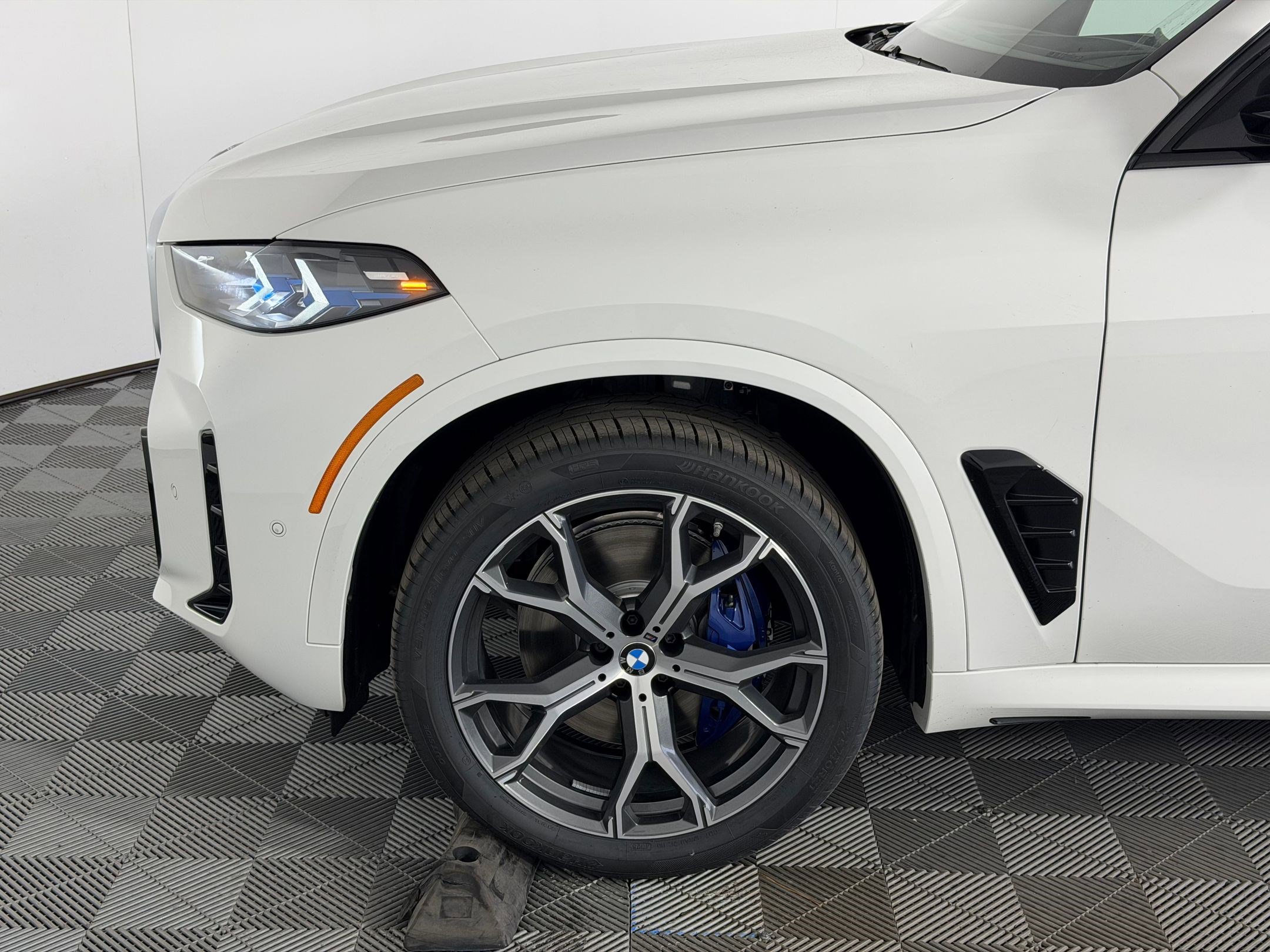 New 2026 BMW X5 xDrive40i w/ M Sport Package image 10