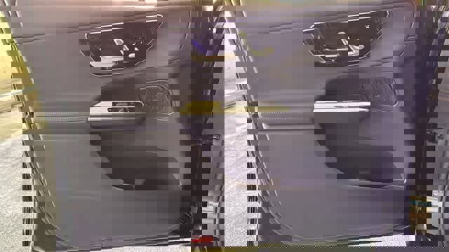 Used 2025 Mercedes-Benz GLC 300 4MATIC image 50