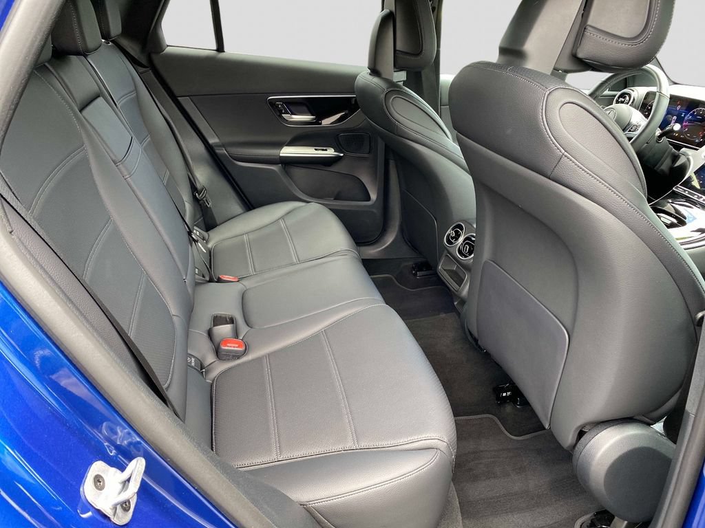 Used 2025 Mercedes-Benz GLC 300 4MATIC image 25