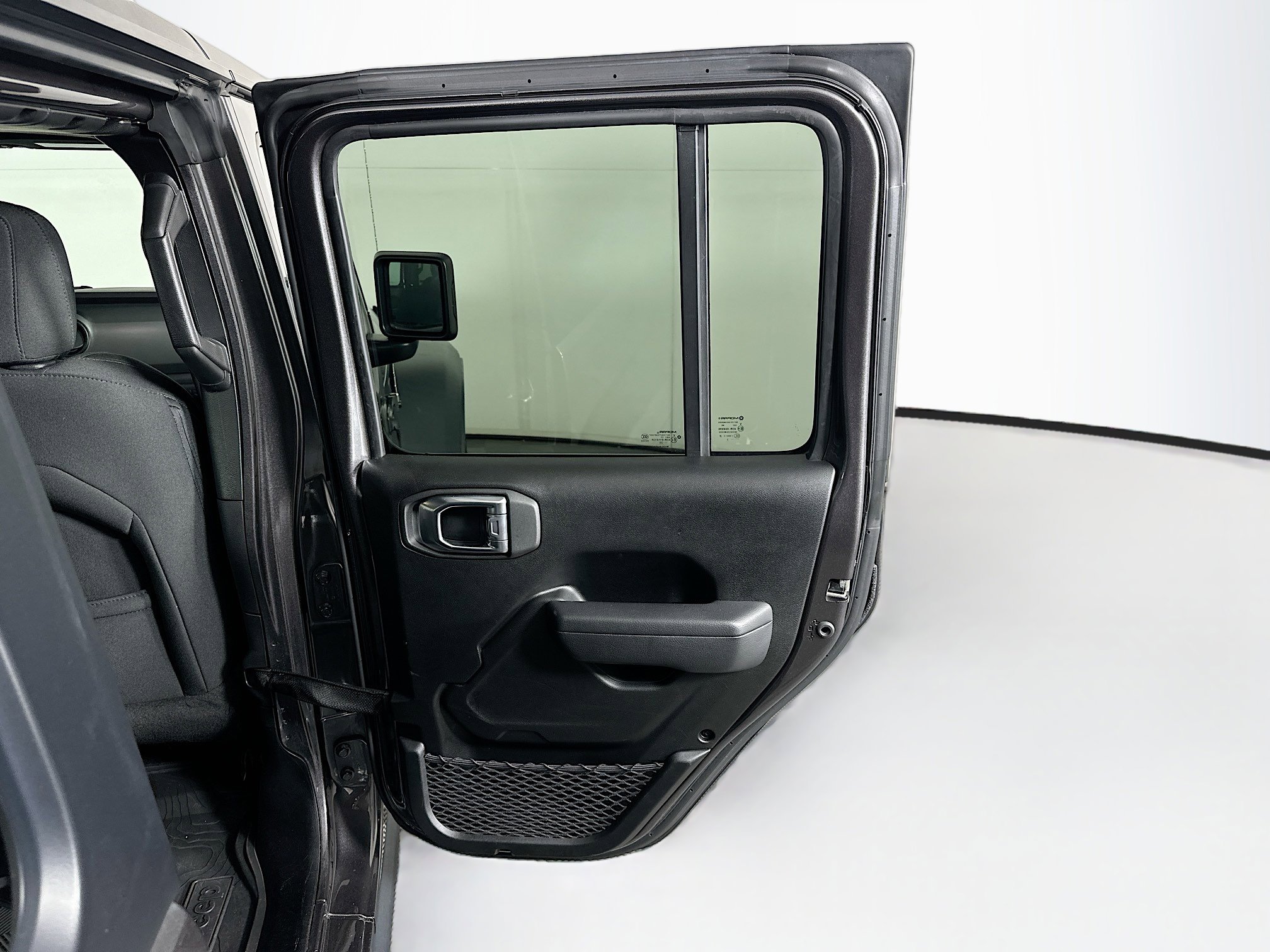Used 2023 Jeep Wrangler Unlimited w/ Cold Weather Group AWD/4WD image 30