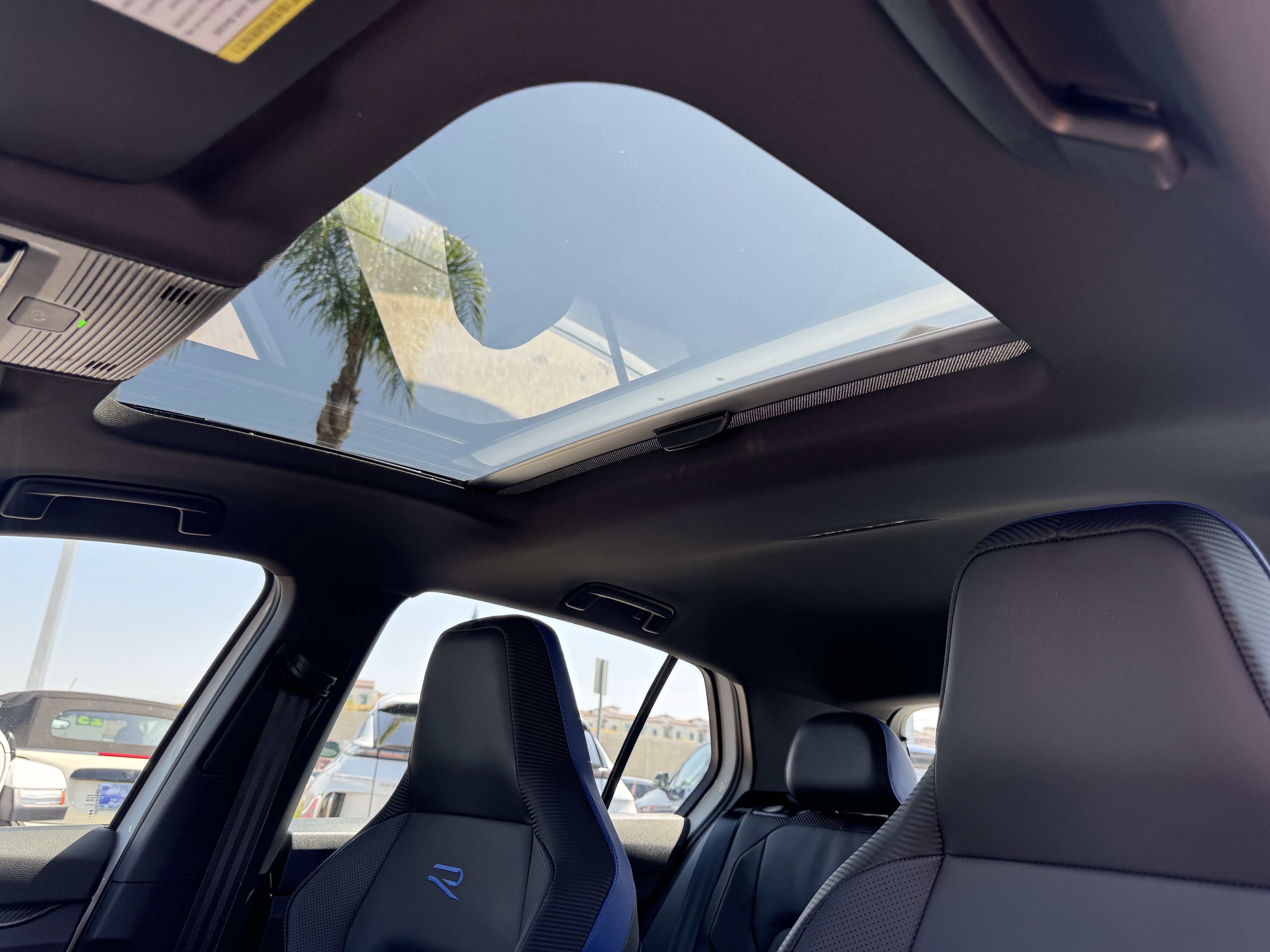 Certified 2025 Volkswagen Golf R Black Edition AWD/4WD image 33