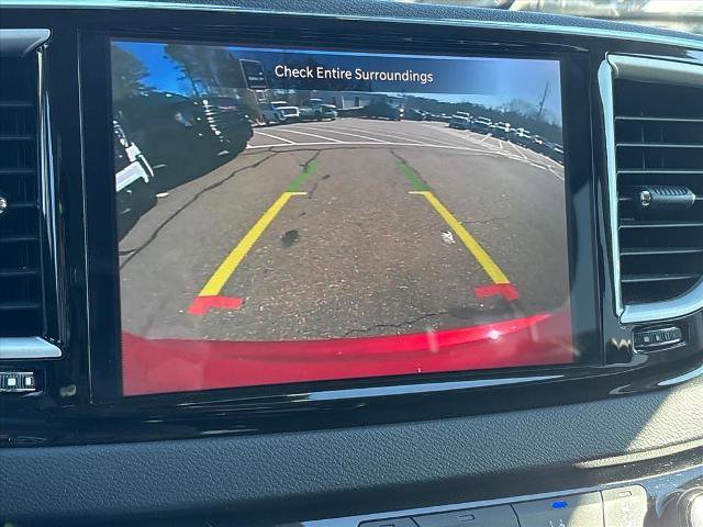 Used 2024 Chrysler Pacifica Touring-L image 12