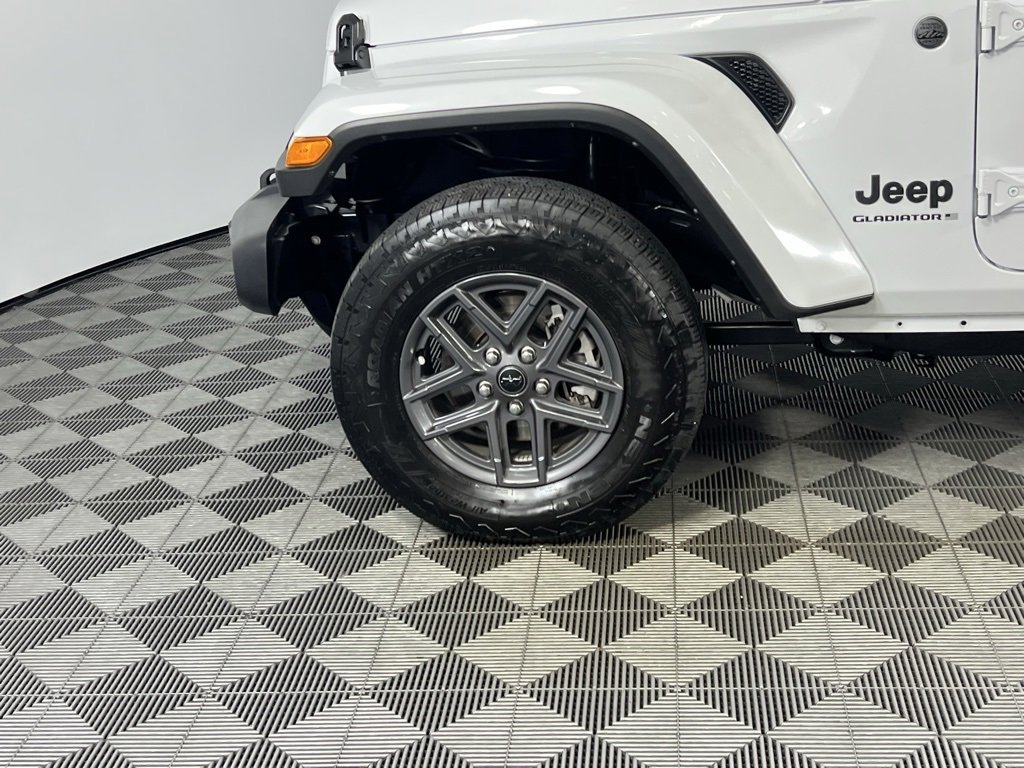 Certified 2024 Jeep Gladiator Sport image 12