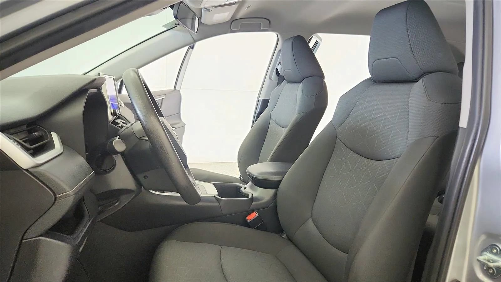 Used 2024 Toyota RAV4 XLE FWD image 27