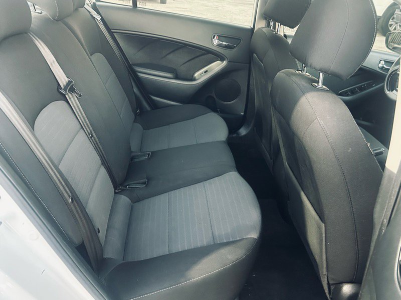Used 2017 Kia Forte S image 12