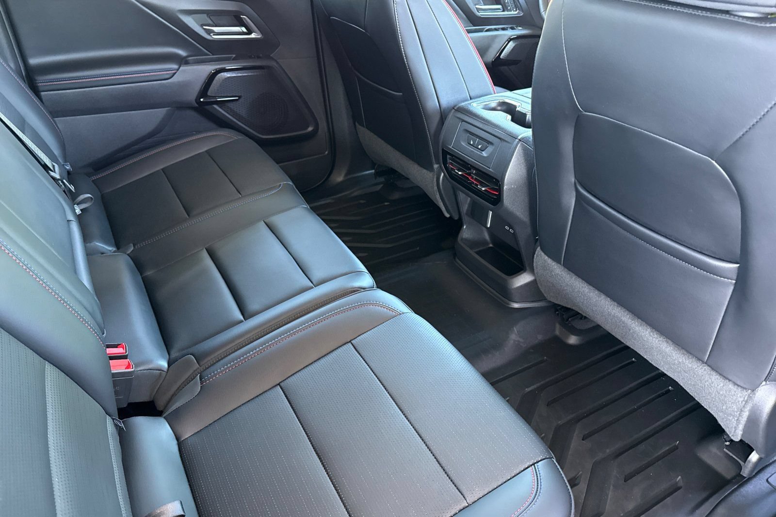 Used 2025 Chevrolet Silverado EV RST AWD/4WD image 23