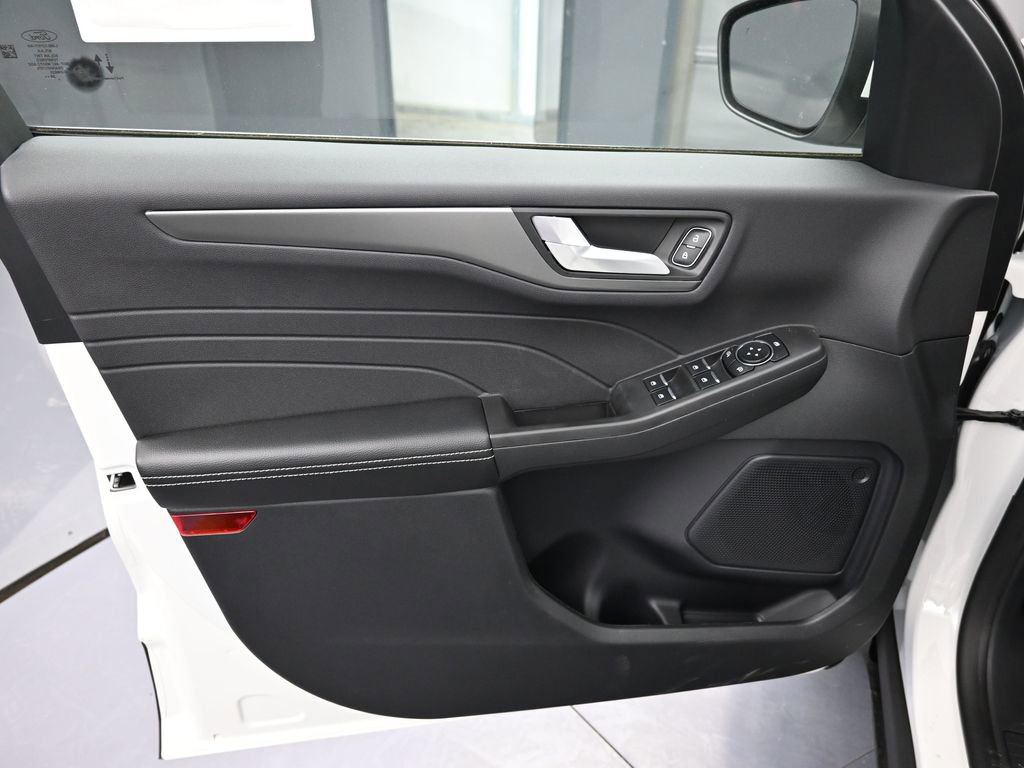 New 2025 Ford Escape SE image 15