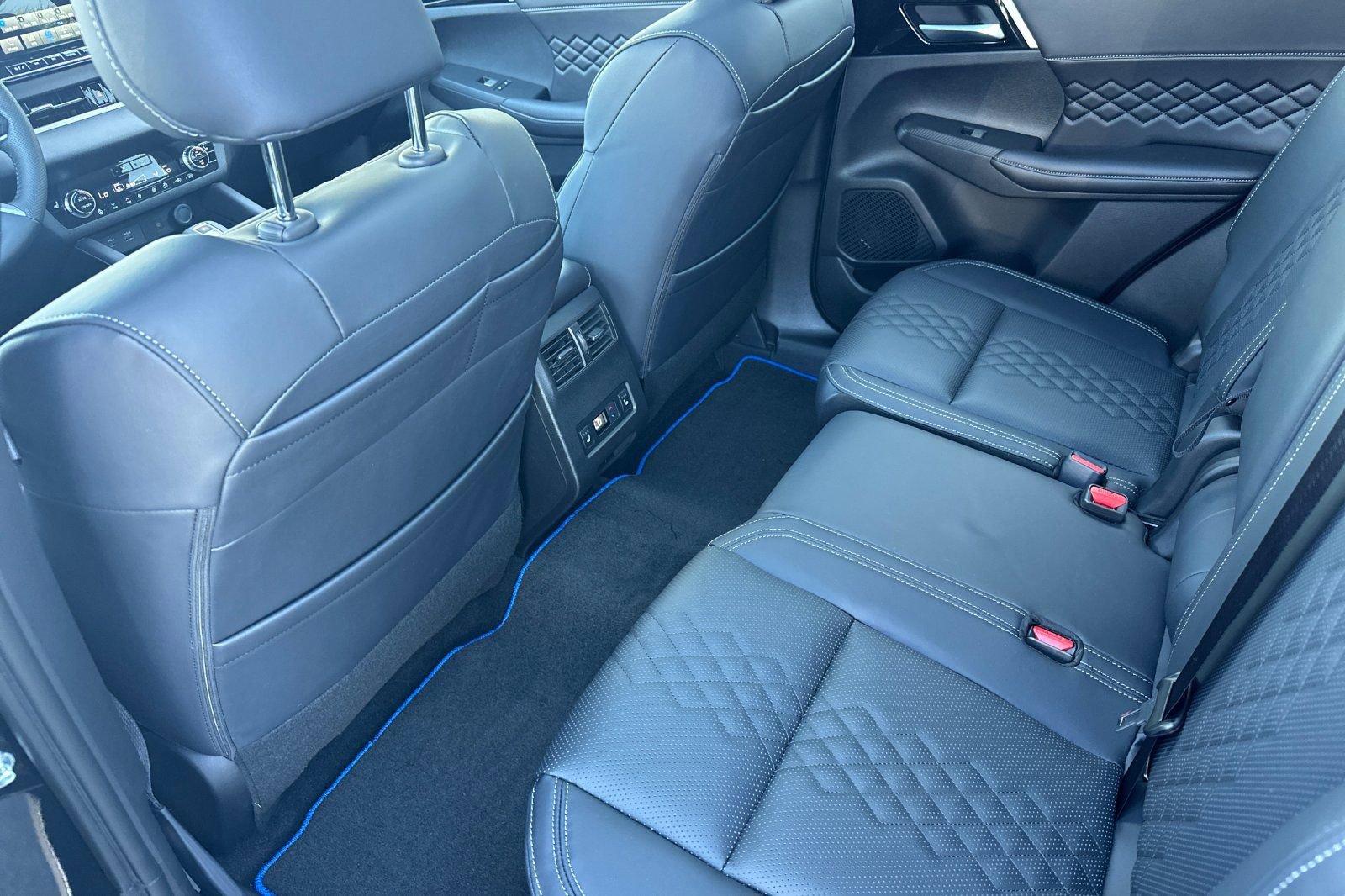 New 2025 Mitsubishi Outlander SEL image 11